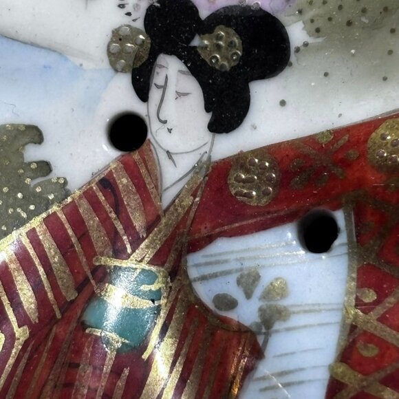 Japanese Hand-Painted Porcelain Drainer Bowl – Figural & Gilt, Pierced Fruit Str - Picture 5 of 10